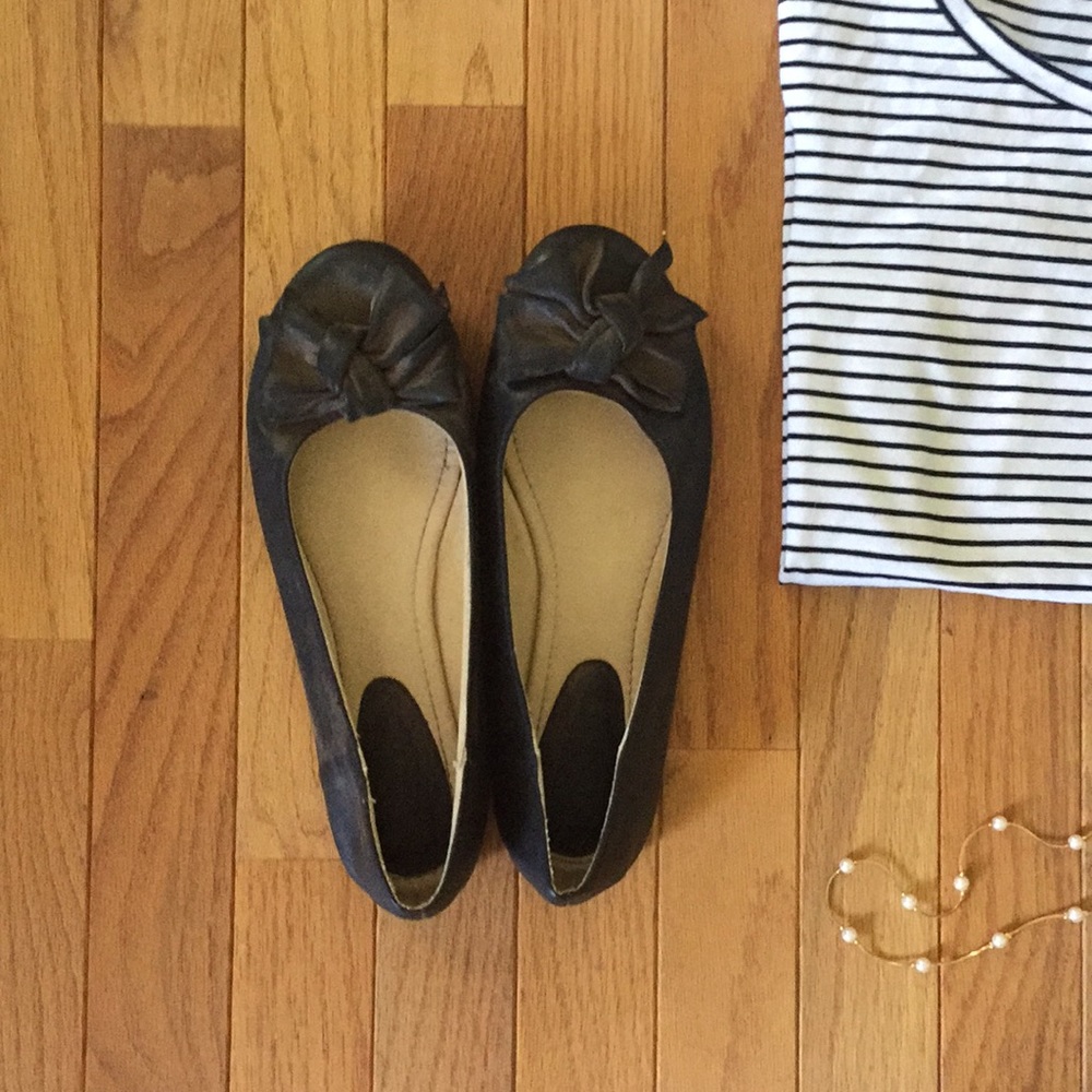 Brown bow flats